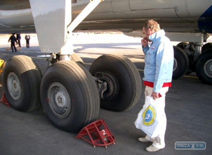 ЧП в Одесском аэропорту: пассажиров эвакуировали из самолета