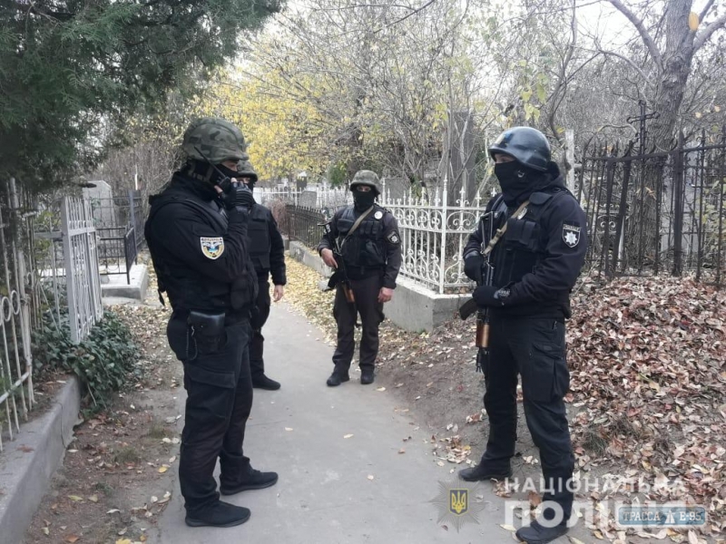 Неизвестный зарезал преподавателя одного из одесских вузов на Слободском кладбище