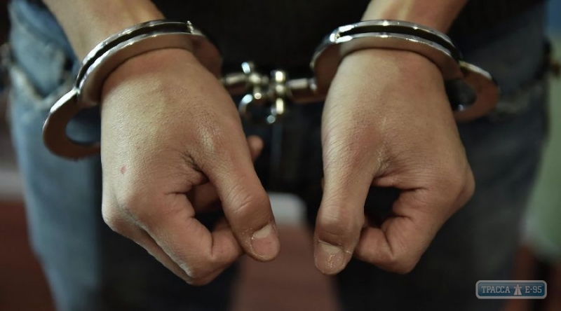 Полицейские задержали мужчину, который чуть не зарезал своего 12-летнего племянника