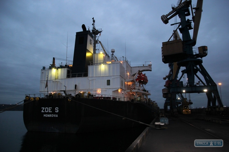 Балкер с африканским углем для двух украинских ТЭЦ прибыл в порт 