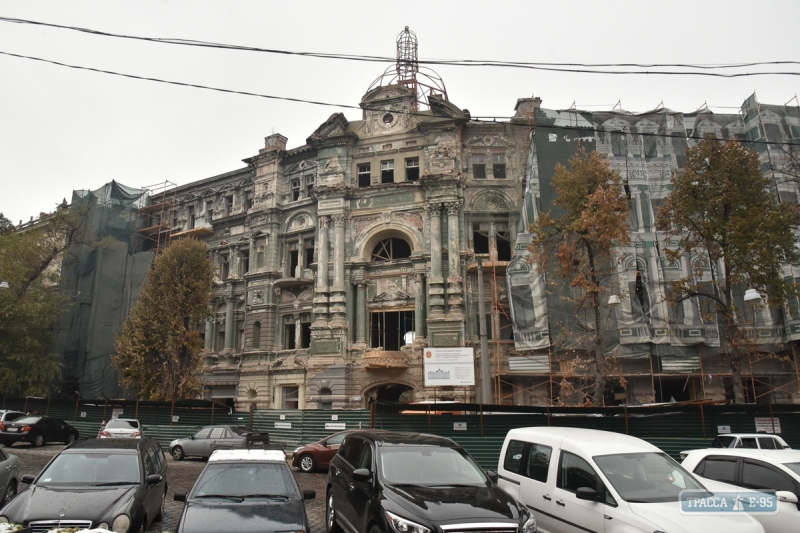 Зимняя реконструкция: как строители восстанавливают Дом Руссова (фоторепортаж)