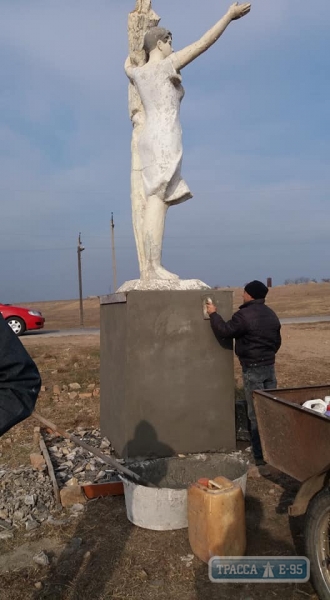 Две народные скульптуры отреставрированы в селе на юге Одесской области
