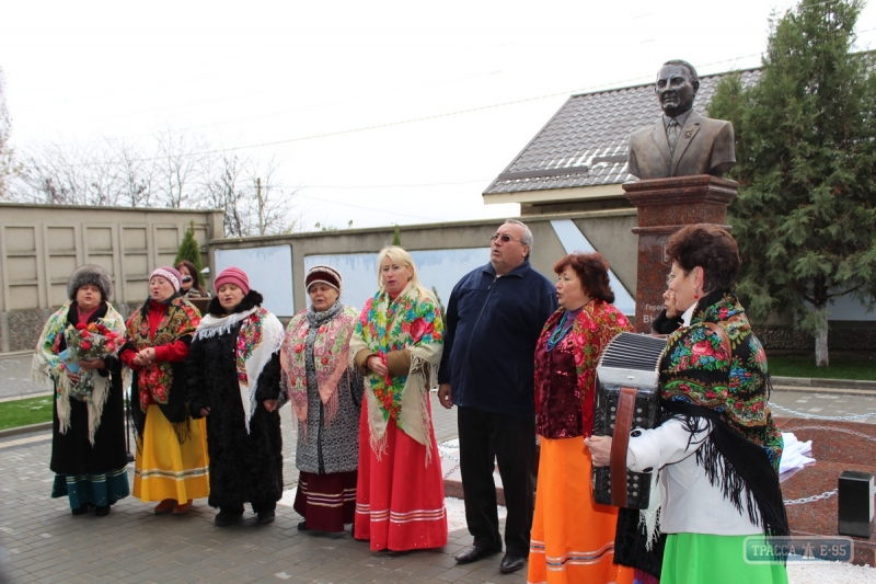 Памятник Герою Украины, руководителю известной агрокомпании открыт в селе на юге Одесской области
