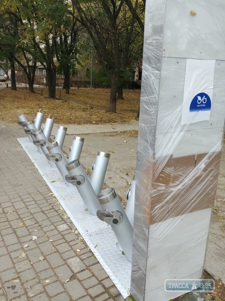 Вандалы испортили новые остановки велопроката в Одессе