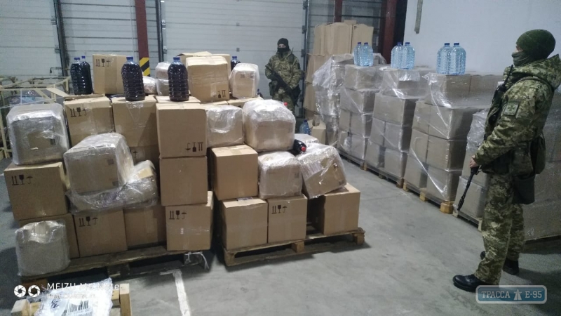 Правоохранители нашли в Одессе среди почтовых перевозок партию алкоголя на полмиллиона гривен