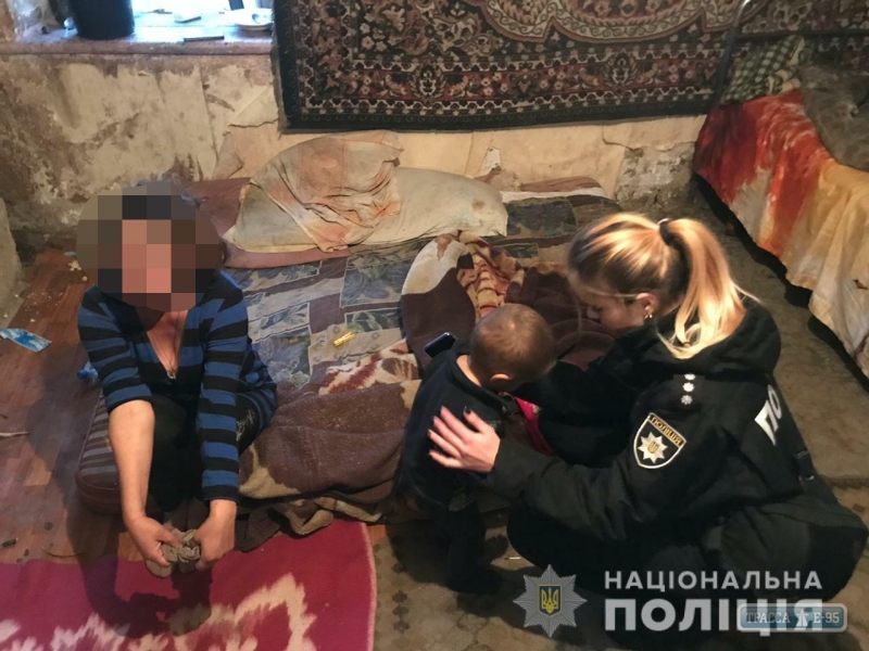 Полиция Лиманского района Одесщины отобрала пятерых детей у нерадивой матери