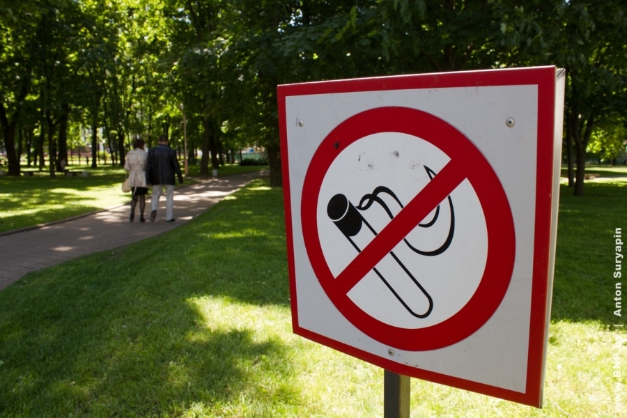 Власти города-спутника Одессы запретили курение в городских парках и скверах