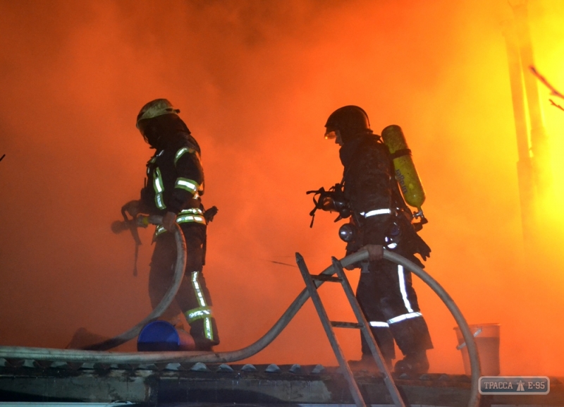 Спасатели тушили пожары в малоэтажных домах в Суворовском и Малиновском районах Одессы