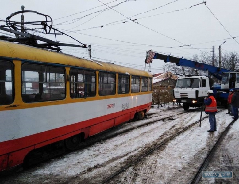 Трамвай сошел с рельсов возле Малиновского рынка в Одессе