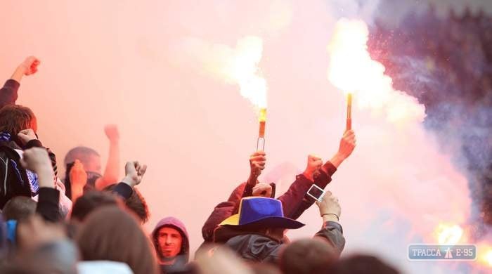 Одесские фаны со злости сожгли сиденья на стадионе 
