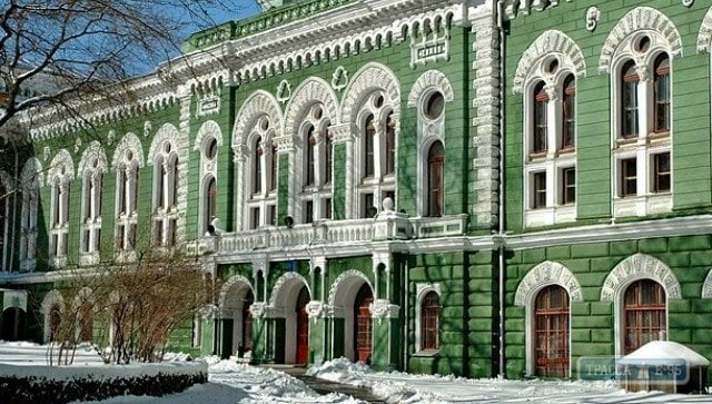 Крупнейший вуз Одессы приостановит занятия до 24 февраля: нет денег на отопление