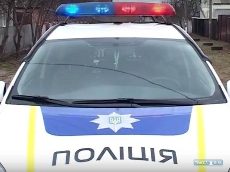 Одесские патрульные помогли водителю с больным ребенком в машине быстро доехать до больницы
