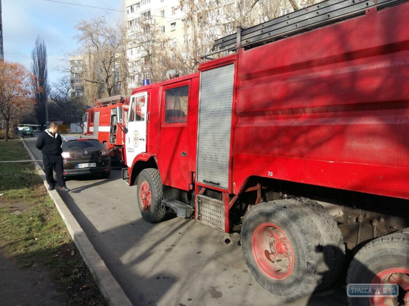 Пожар на Таирова в Одессе: горела крыша кафе