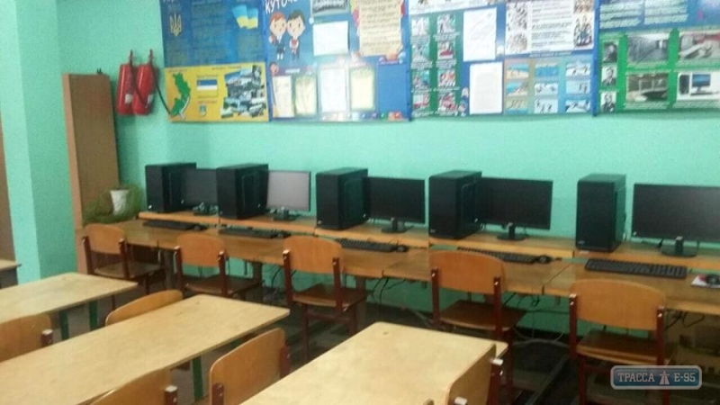 Школа в Теплодаре на Одесщине получила новую компьютерную технику и оборудование