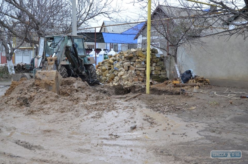 Коммунальщики Березовки на Одесщине начали ремонт водопроводов на улицах города (фоторепортаж)