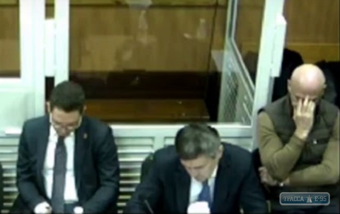 Труханов на скамье подсудимых: чтение обвинительного акта прервала непогода