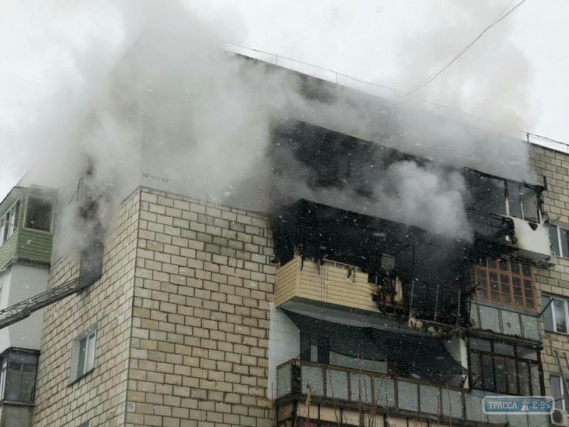 Масштабный пожар произошел в пятиэтажном доме в Измаиле, есть пострадавший