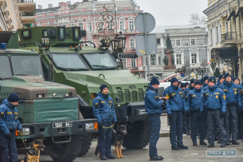Три сотни силовиков собрались на Приморском бульваре Одессы (фото)