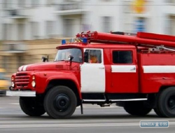 Сотрудники ГосЧС спасли трех человек во время пожара в центре Черноморска