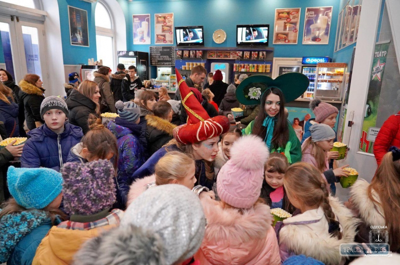 Одесская ОГА подготовила новогодние праздники для 2,5 тысяч детей льготных категорий (фото)