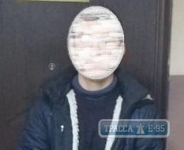 Молодой человек не прошел фейсконтроль в одном из одесских баров и 