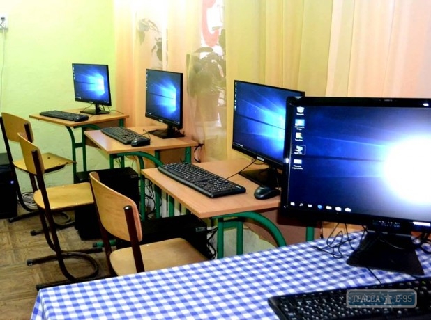 Восстановленная после пожара школа в Балте получила новую компьютерную технику и оборудование