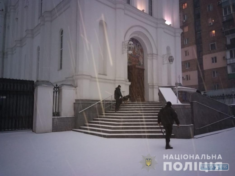 Сотрудники полиции перед Рождественскими богослужениями проверили все храмы Одесщины (фото)