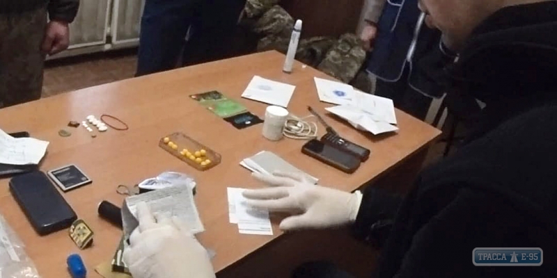 Следователи ГБР задержали на Одесщине пограничника за сбыт наркотиков