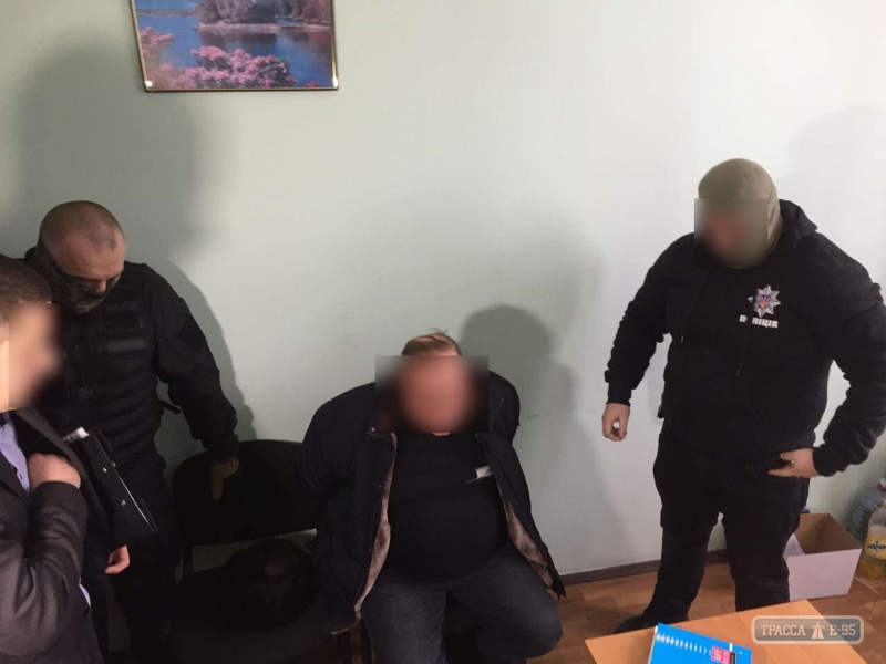 Чиновник райадминистрации в Одесской области предлагал следователю взятку