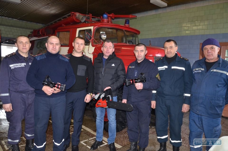 Спасатели получили новое оборудование от мэрии Березовки на Одесщине