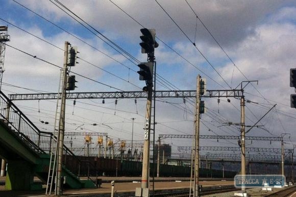 Обрыв контактного провода приостановил движение восьми одесских поездов