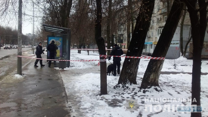 На остановке в Одессе обнаружили взрывчатку (фото, видео)