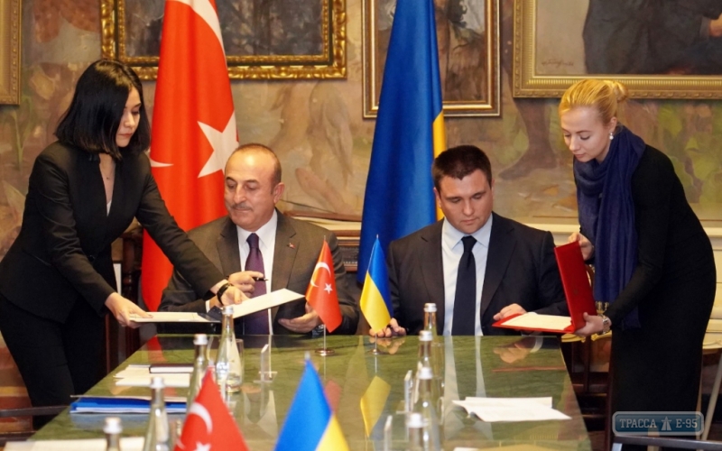 Министры иностранных дел Украины и Турции обсудили в Одессе пути развития отношений между странами