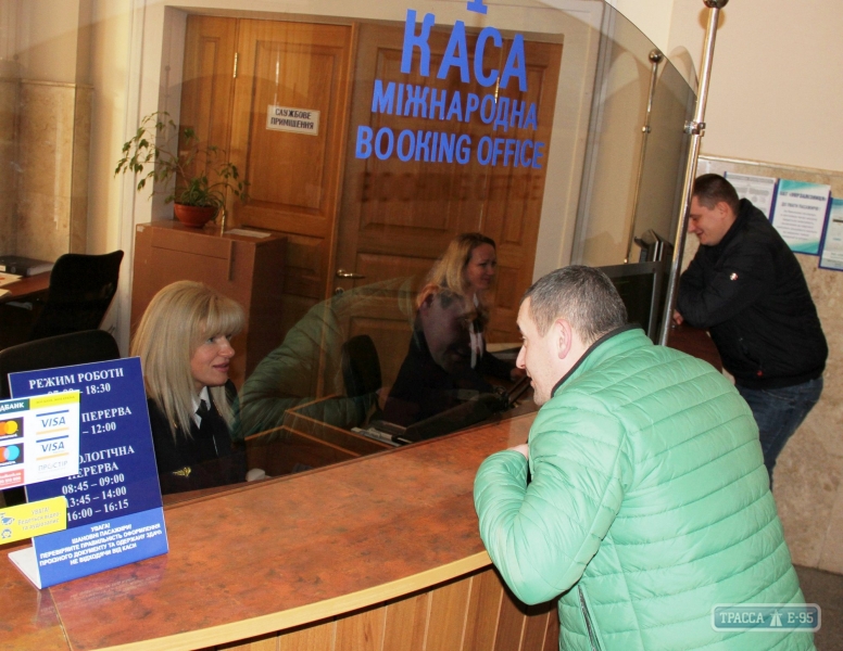 Пассажиры приобрели более 700 международных жд-билетов в кассах Одесской магистрали в районах