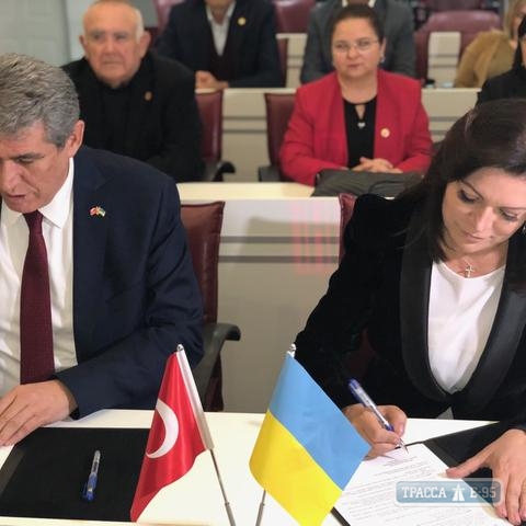 Белгород-Днестровский и турецкий город Измир подписали договор о сотрудничестве