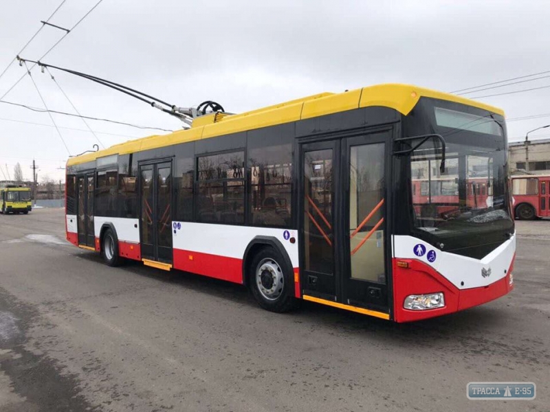 Троллейбус №2 в Одессе временно приостановил работу