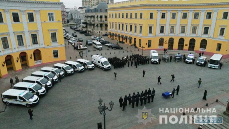 Одесские правоохранители получили новые автомобили, микроавтобусы и два катера