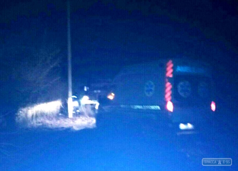 Спасатели вытащили из грязи автомобиль скорой помощи с роженицей, в Великомихайловском районе