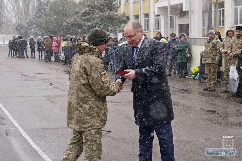 Глава Одесской области наградил вернувшихся с фронта военнослужащих 28-й отдельной бригады (фото)