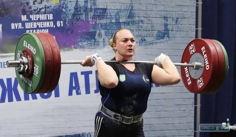 Тяжелоатлетка из Черноморска установила три национальных рекорда