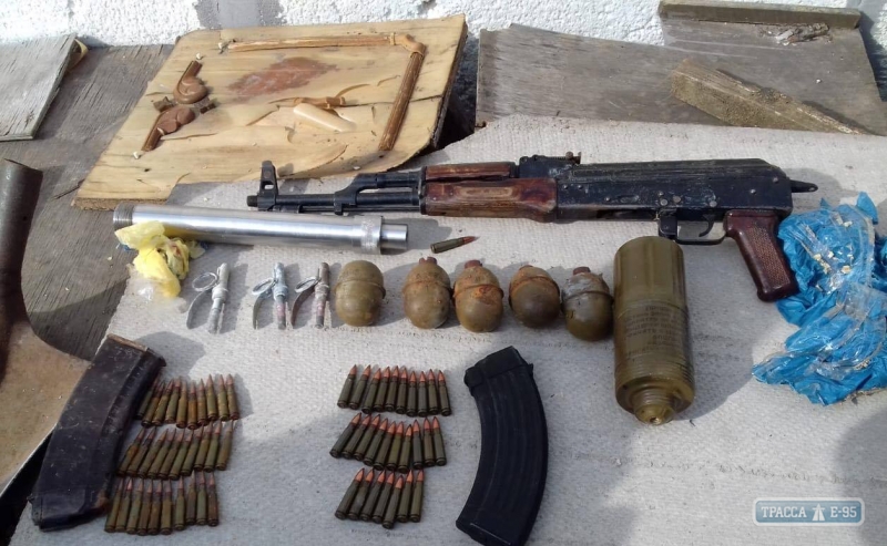 Житель Беляевского района держал дома целый арсенал огнестрельного оружия