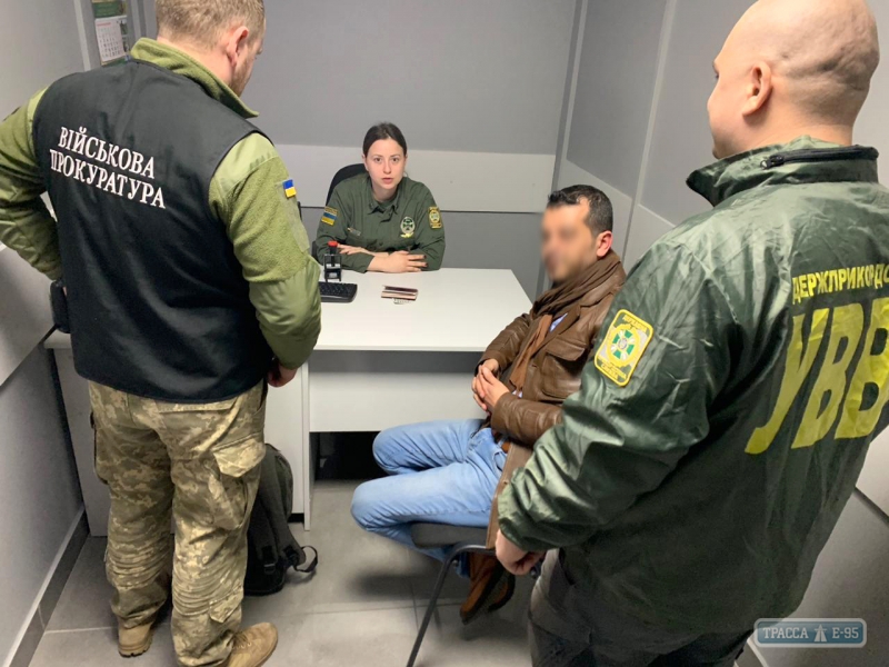 Два турка пытались подкупить одесских пограничников, чтобы не возвращаться в свою страну