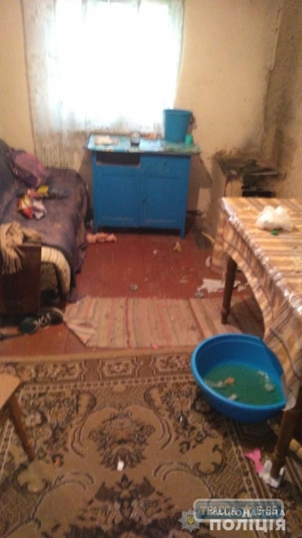 Тарутинские правоохранители забрали у горе-матери троих детей