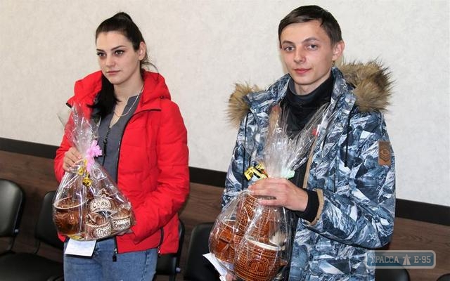 Еще двое детей-сирот получили квартиры в Березовском районе
