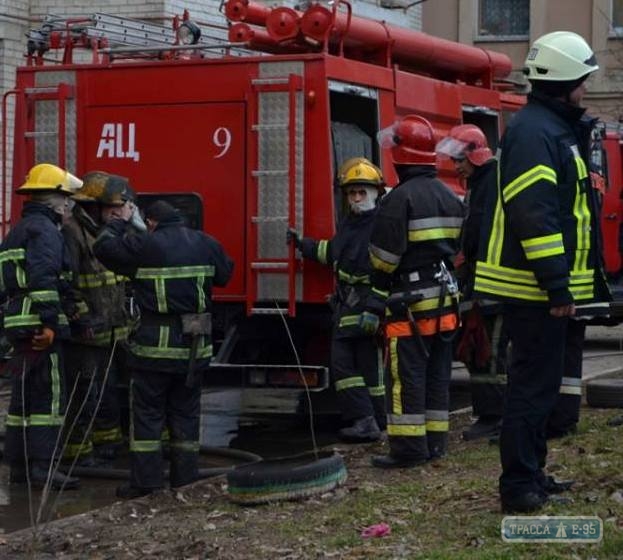 Заброшенное здание горело на Черемушках в Одессе