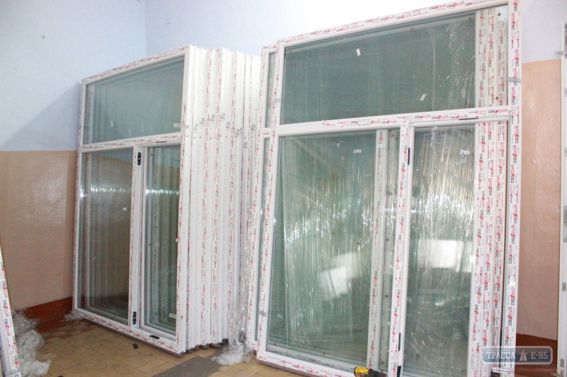 Две школы в поселке на севере Одесской области за счет госбюджета полностью заменили окна