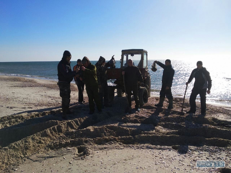 Больше 100 человек убирали мусор по берегам водоемов Одесской области