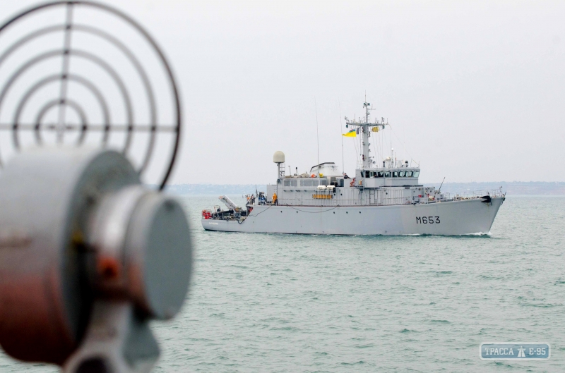 Прибывший в Одессу французский корабль провел учения с украинским ракетным катером (фото, видео)
