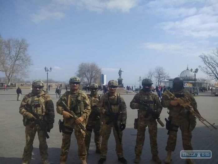 Бойцы СБУ помогают полицейским и спасателям обеспечить порядок на выборах в Одессе