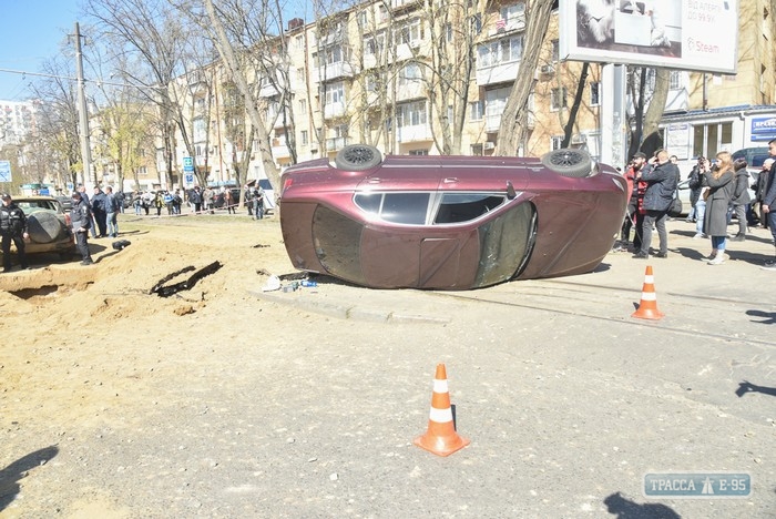 Взрыв газопровода под проезжей частью произошел в районе 7-й станции Большого Фонтана в Одессе